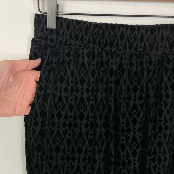 French Connection | Black Velvet Geometric Monochrome Print Pull On Jogger Pants - Picture 3 of 7